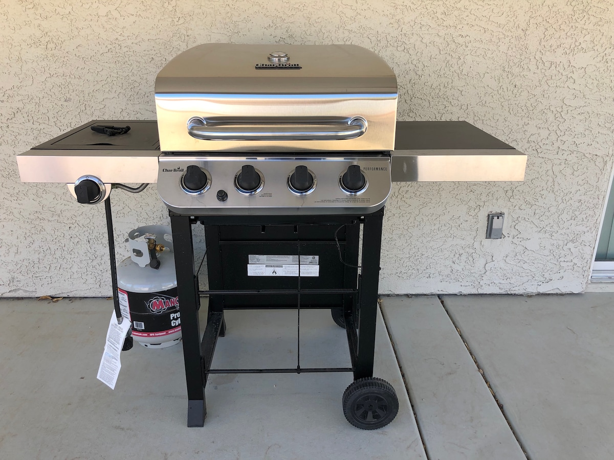 RETREAT, RELAX, REPEAT! 3/2 w POOL. CLOSE TO LAKE! - Lake Havasu City