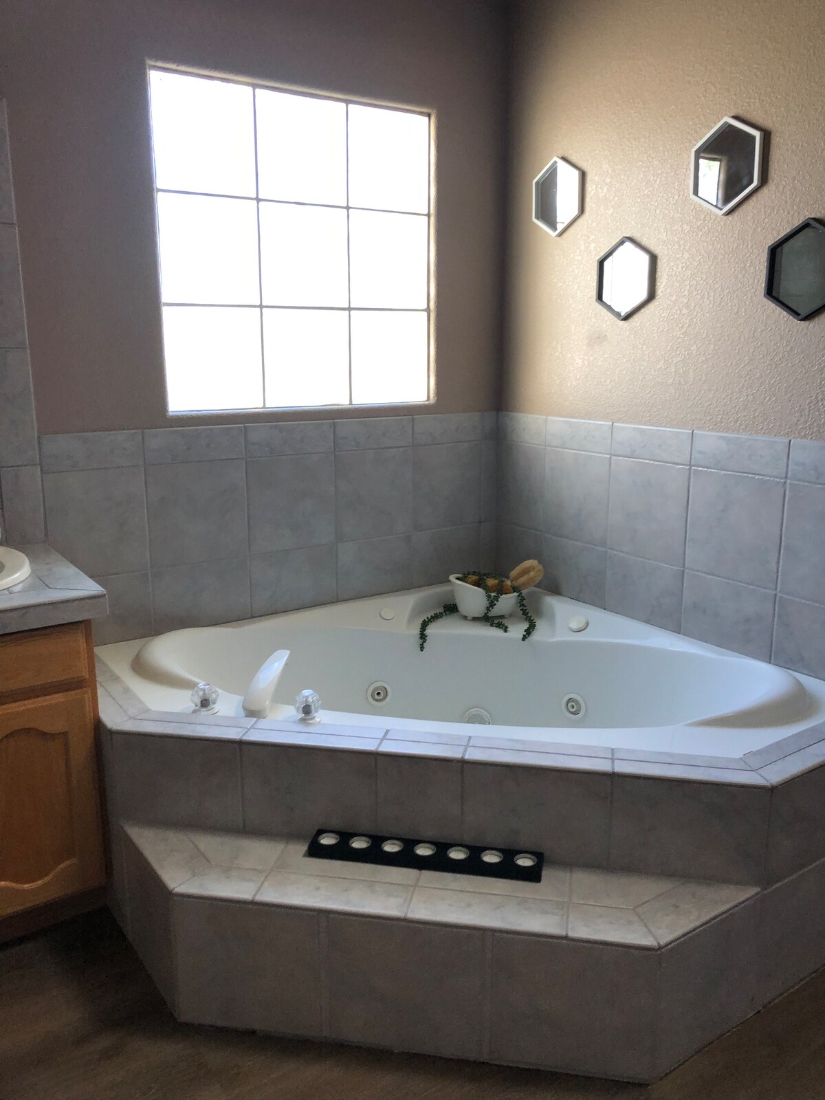 RETREAT, RELAX, REPEAT! 3/2 w POOL. CLOSE TO LAKE! - Lake Havasu City