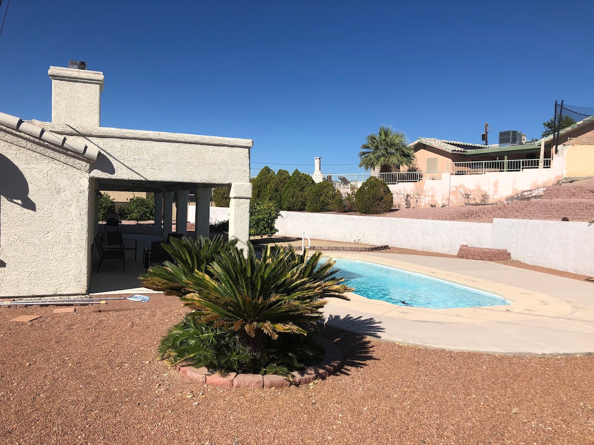 RETREAT, RELAX, REPEAT! 3/2 w POOL. CLOSE TO LAKE! - Lake Havasu City