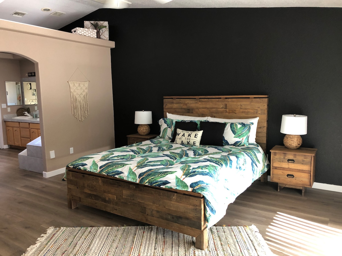 RETREAT, RELAX, REPEAT! 3/2 w POOL. CLOSE TO LAKE! - Lake Havasu City