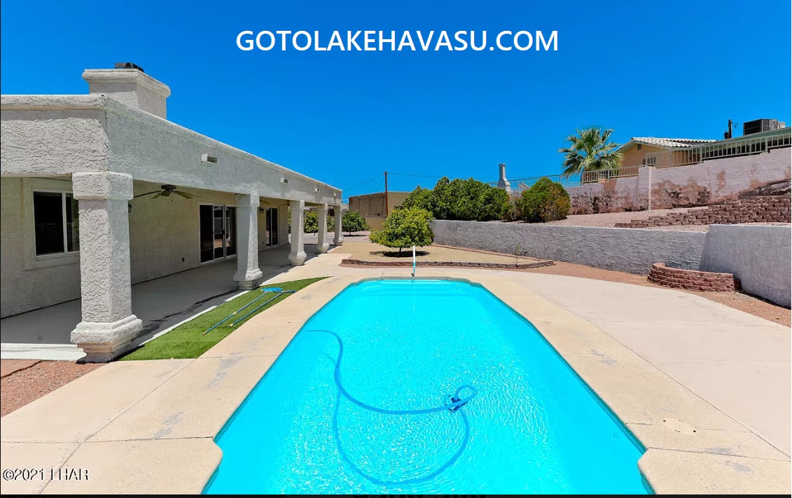 RETREAT, RELAX, REPEAT! 3/2 w POOL. CLOSE TO LAKE!