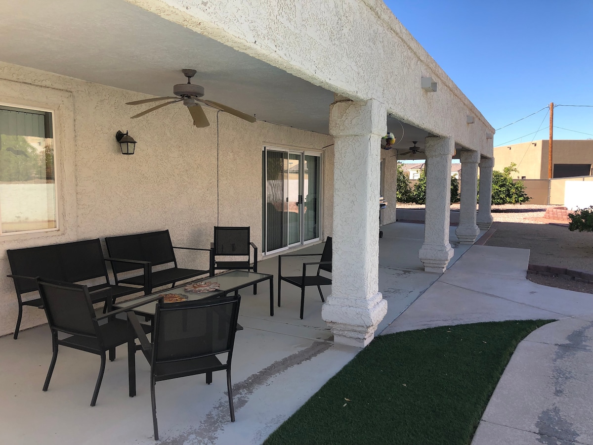 RETREAT, RELAX, REPEAT! 3/2 w POOL. CLOSE TO LAKE! - Lake Havasu City