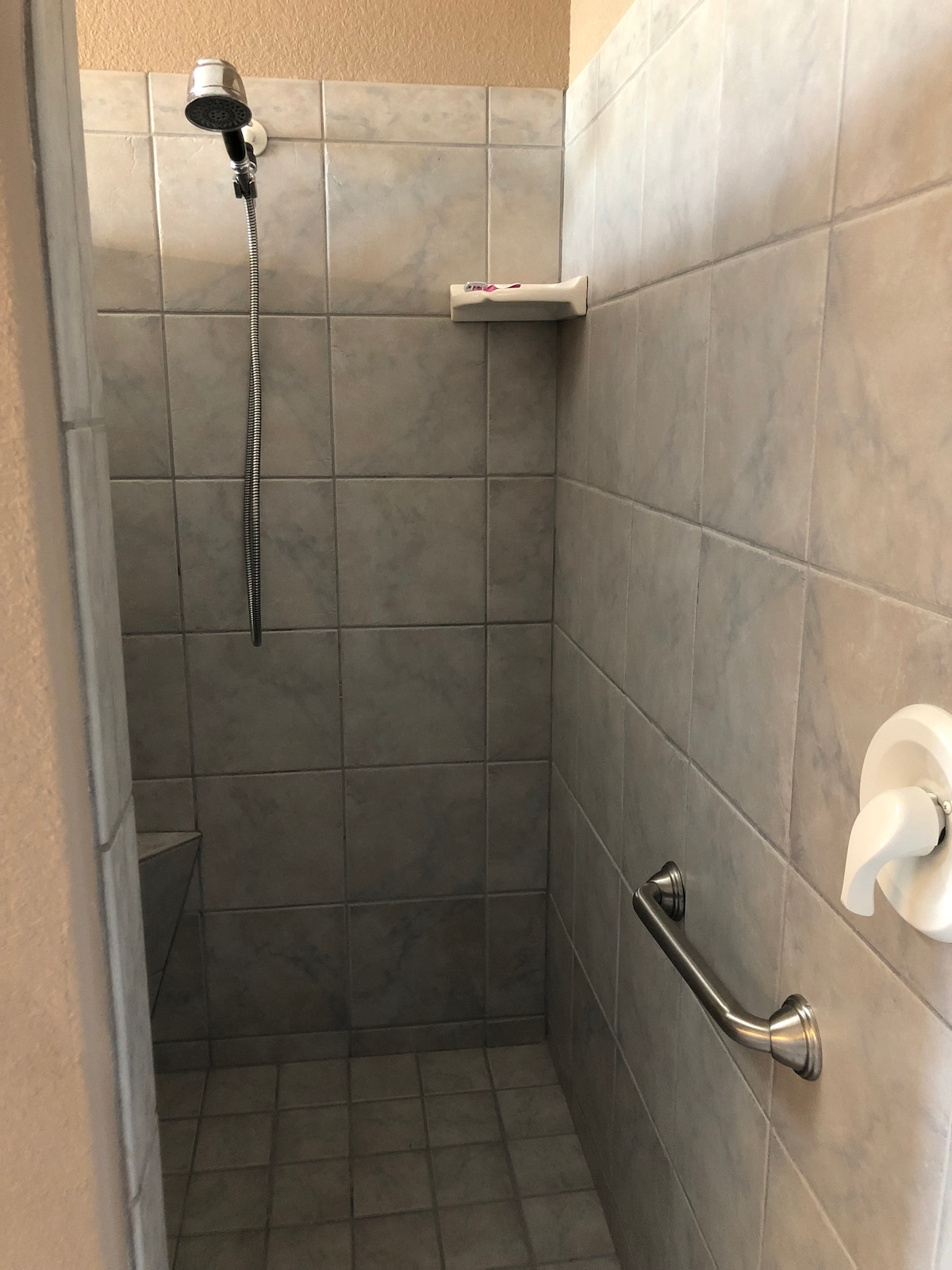 RETREAT, RELAX, REPEAT! 3/2 w POOL. CLOSE TO LAKE! - Lake Havasu City