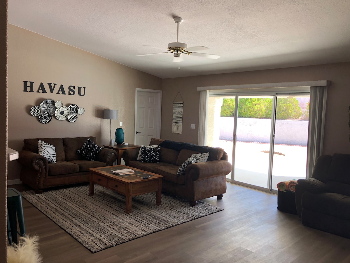 RETREAT, RELAX, REPEAT! 3/2 w POOL. CLOSE TO LAKE! - Lake Havasu City