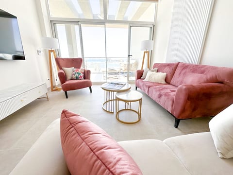 Central Soma bay Gem w/ Sea Views & Huge Terrace