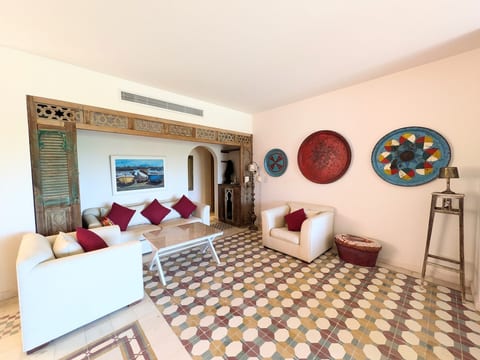 Super Central Somabay 2BR Marina Apt w/ Free Beach