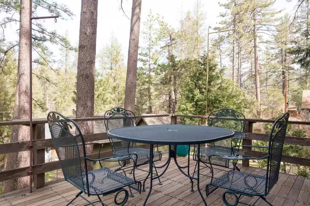 Twin Rock Tree House | Vintage Cabin - Idyllwild-Pine Cove