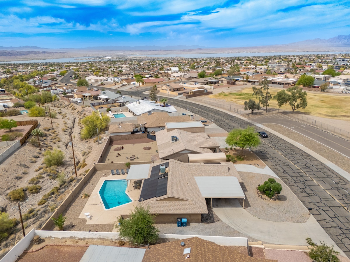 4/2 Sleeps 12 POOL SPACIOUS and Parking - Lake Havasu City
