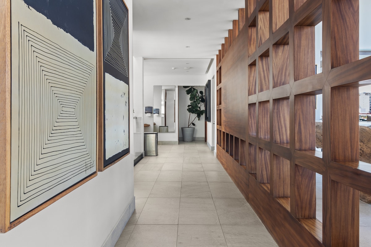 new-1br-2bath-condo-in-the-romantic-zone/