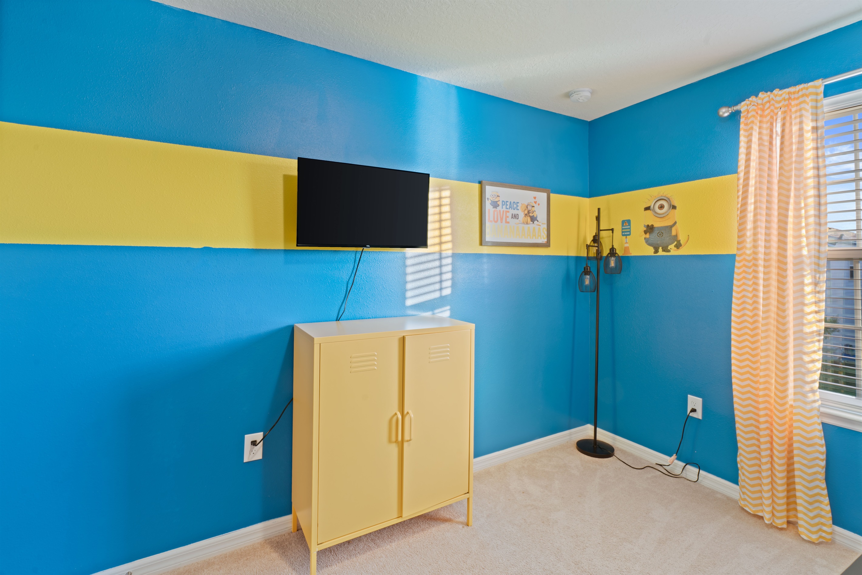 The playful Minion Room includes a cozy bunk bed that sleeps up to 3 kids and a Smart TV for endless entertainment.