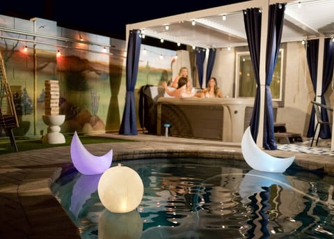 Lunar: Old Town•2 Kings•Heated Pool•Spa•Game Room