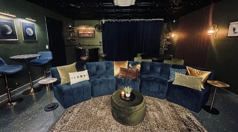 Lunar: Old Town•2 Kings•Heated Pool•Spa•Game Room