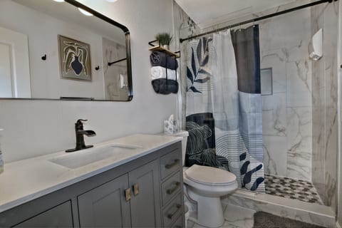 Lunar: Old Town•2 Kings•Heated Pool•Spa•Game Room