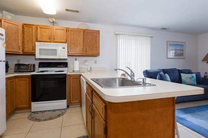 Spacious 2 Bed, 2 Bath Condo right by the WW Beach