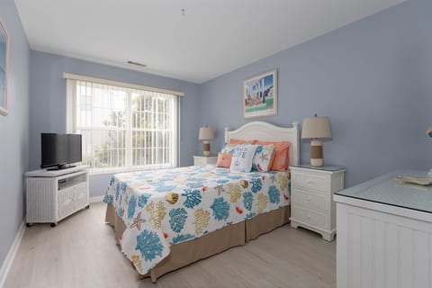 Spacious 2 Bed, 2 Bath Condo right by the WW Beach