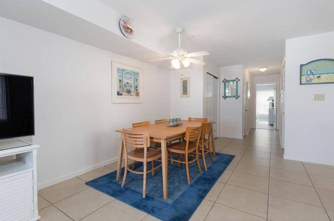 Spacious 2 Bed, 2 Bath Condo right by the WW Beach