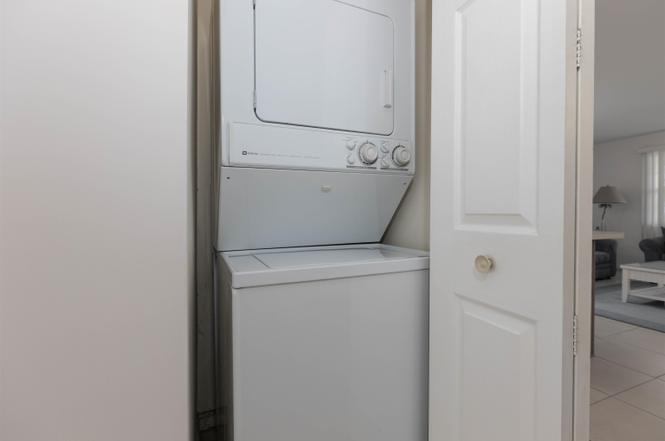 Spacious 2 Bed, 2 Bath Condo right by the WW Beach