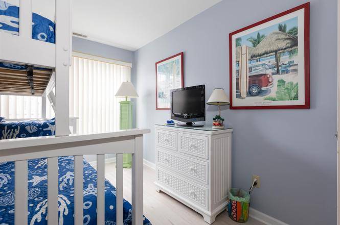 Spacious 2 Bed, 2 Bath Condo right by the WW Beach