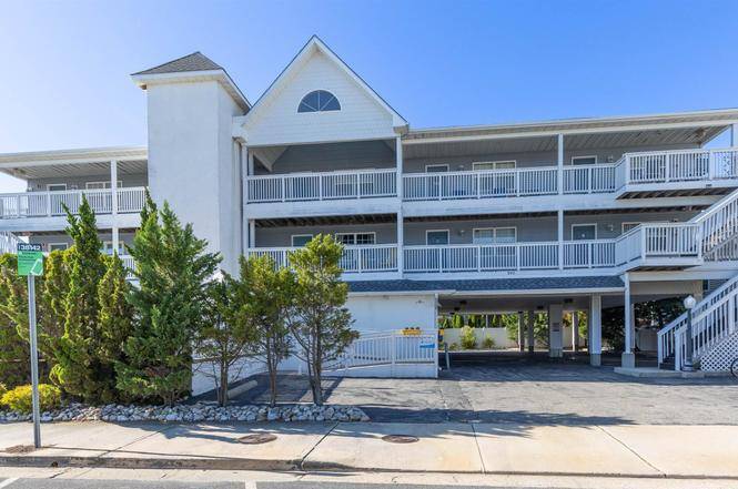 Spacious 2 Bed, 2 Bath Condo right by the WW Beach