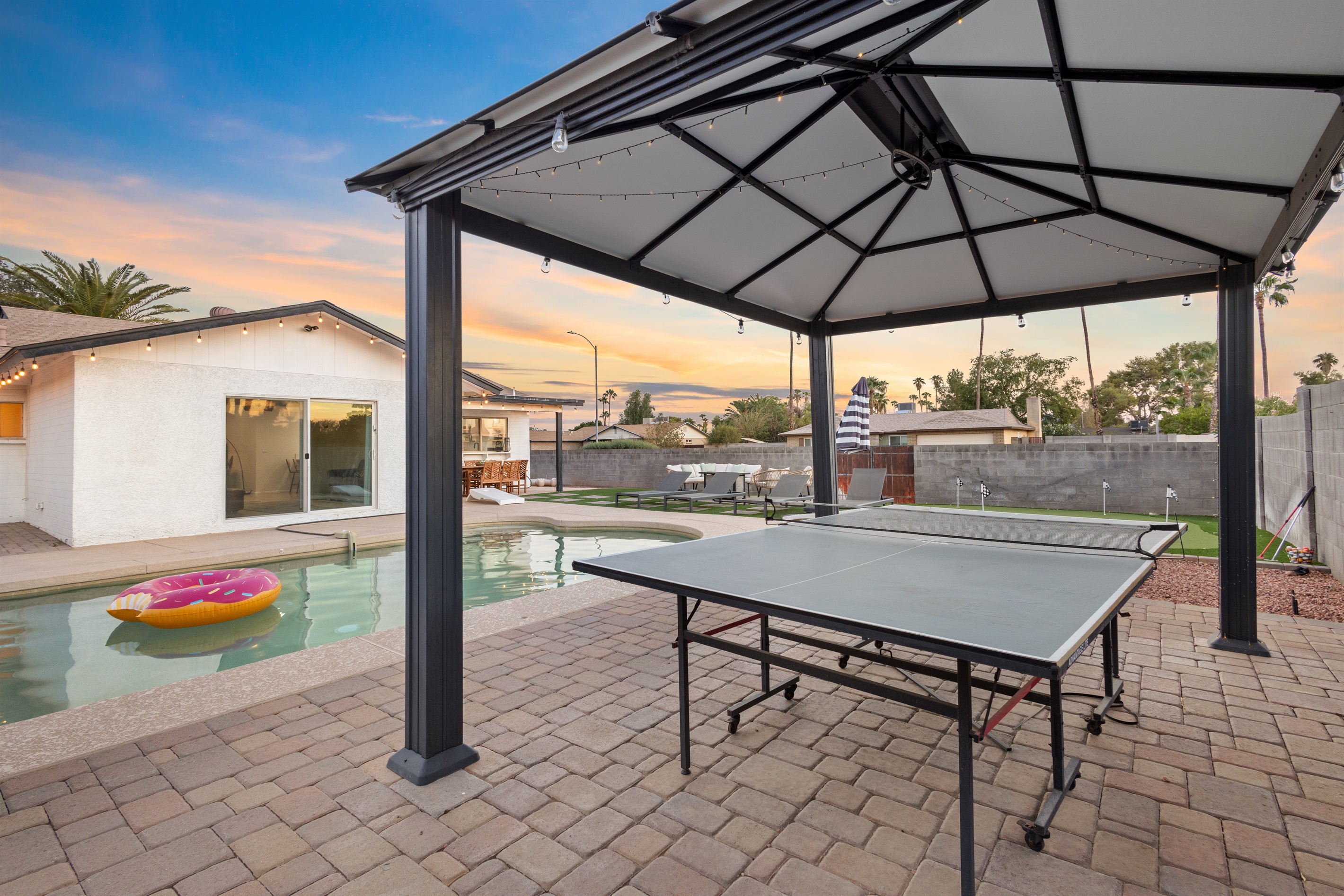 Ping-pong table & Mini-golf