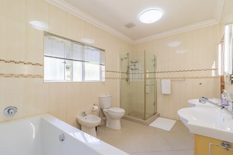 Grand Manor 7 Bed Room - Self Catering