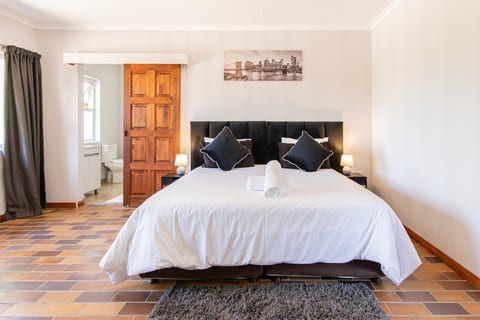 Grand Manor 7 Bed Room - Self Catering