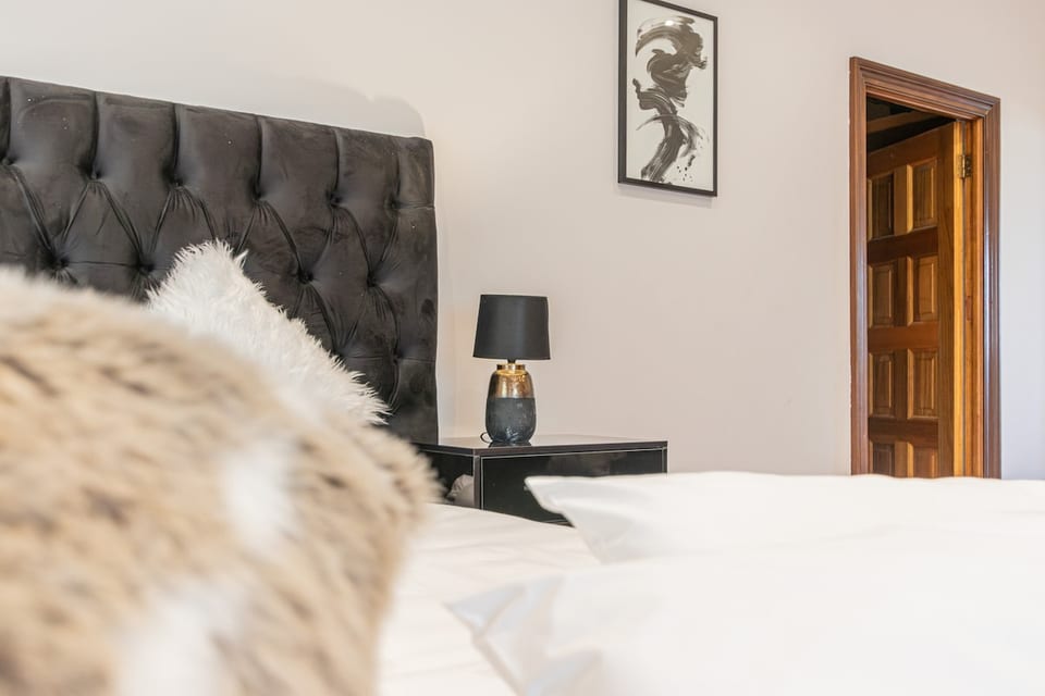 Grand Manor 7 Bed Room - Self Catering - Krugersdorp