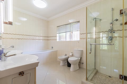 Grand Manor 7 Bed Room - Self Catering