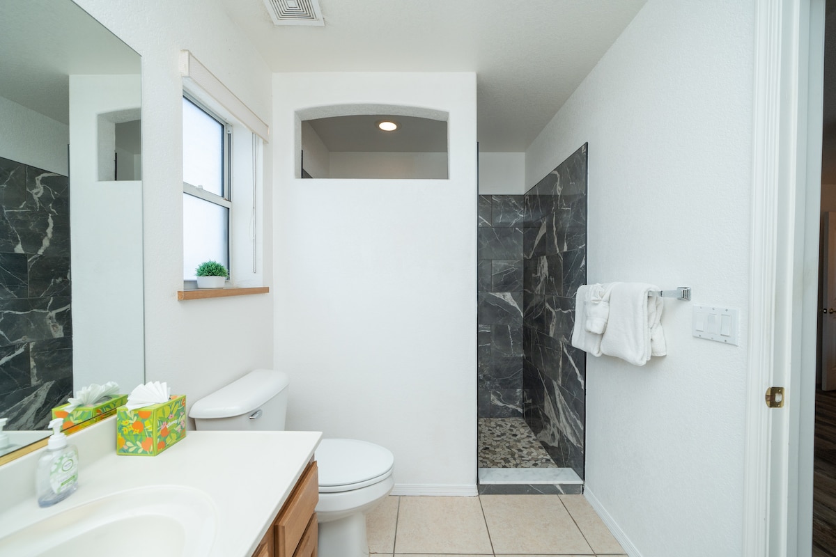 Entertainment Playground. POOL, GAMES AND GAMES! - Lake Havasu City