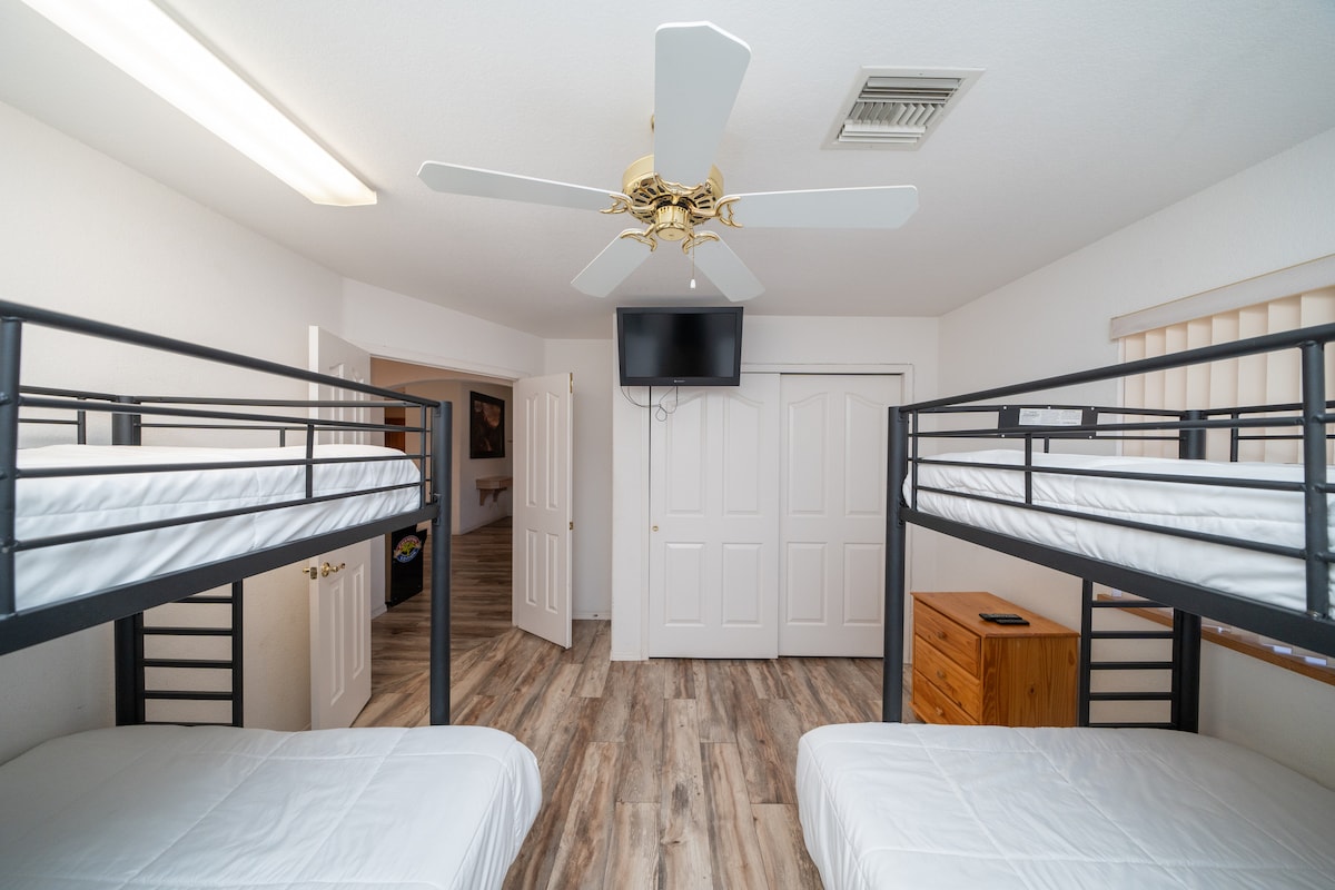 Entertainment Playground. POOL, GAMES AND GAMES! - Lake Havasu City