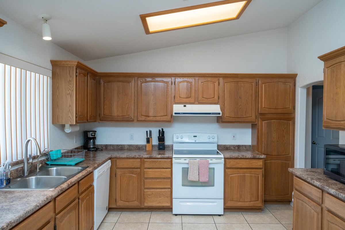 Entertainment Playground. POOL, GAMES AND GAMES! - Lake Havasu City