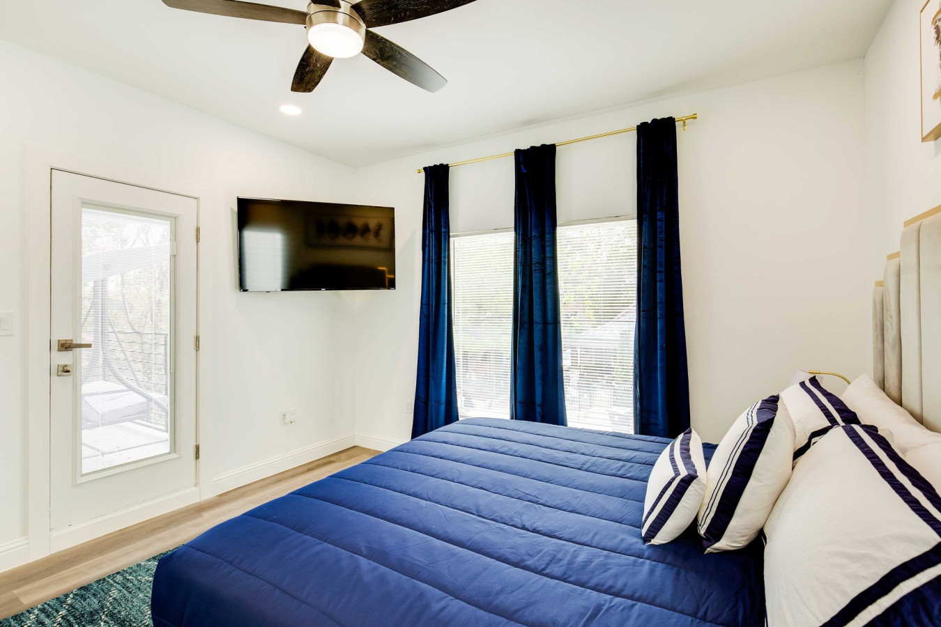 Dallas Urban Oasis w/ 2 Balconies < 3 Mi to Downtown!