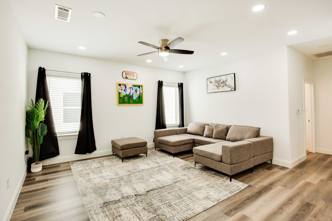 dallas-urban-oasis-w-2-balconies-less-3-mi-to-downtown!/