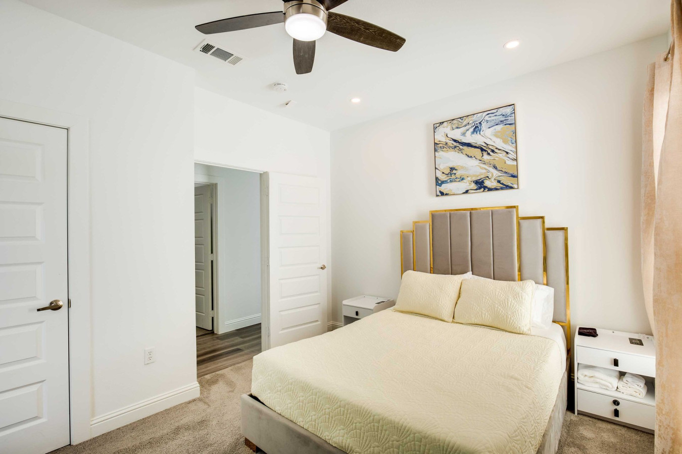 dallas-urban-oasis-w-2-balconies-less-3-mi-to-downtown!/