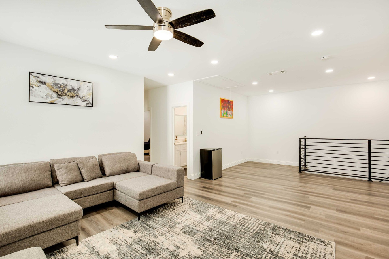 dallas-urban-oasis-w-2-balconies-less-3-mi-to-downtown!/