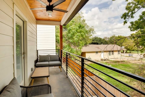 Dallas Urban Oasis w/ 2 Balconies < 3 Mi to Downtown!