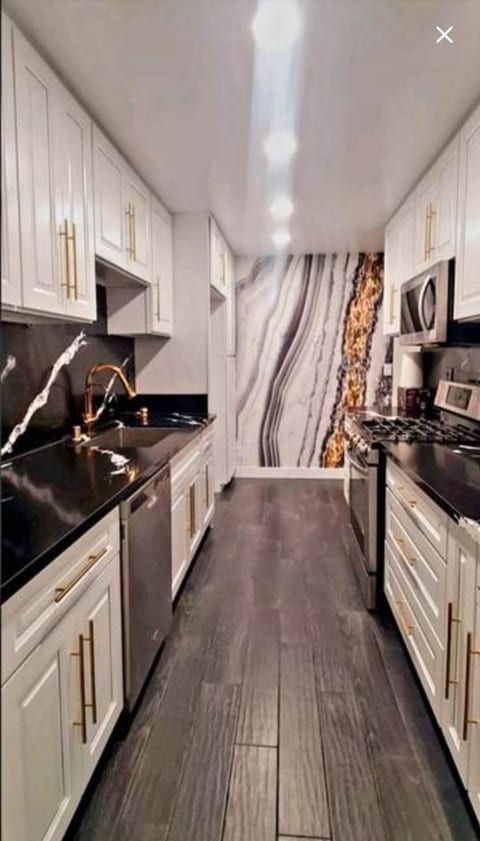 Spacious, Modern, Best Location! 12 mins to Beach.