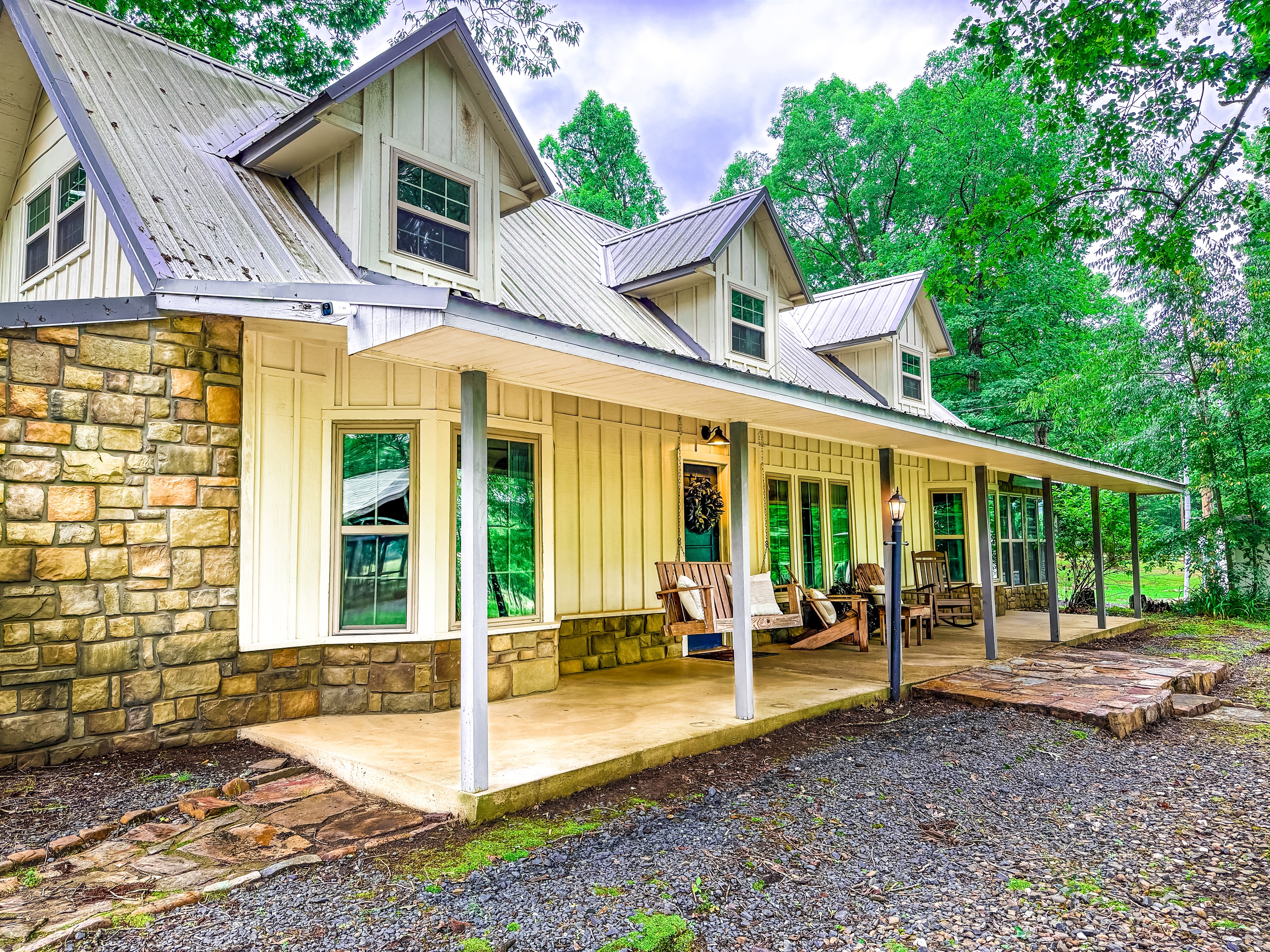 THE FARMHOUSE CABIN