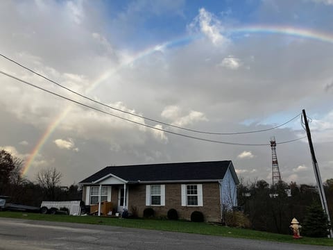 Rainbow Ranch Home: No Step Entry in Williamstown!