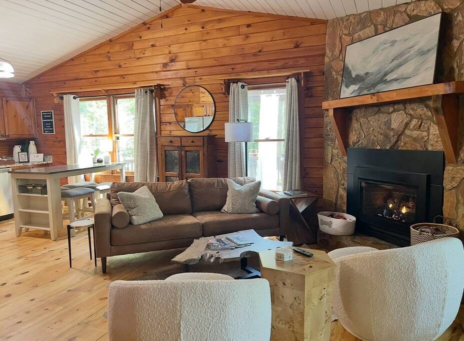 Dog Friendly -1BR w/ Bonus Room
