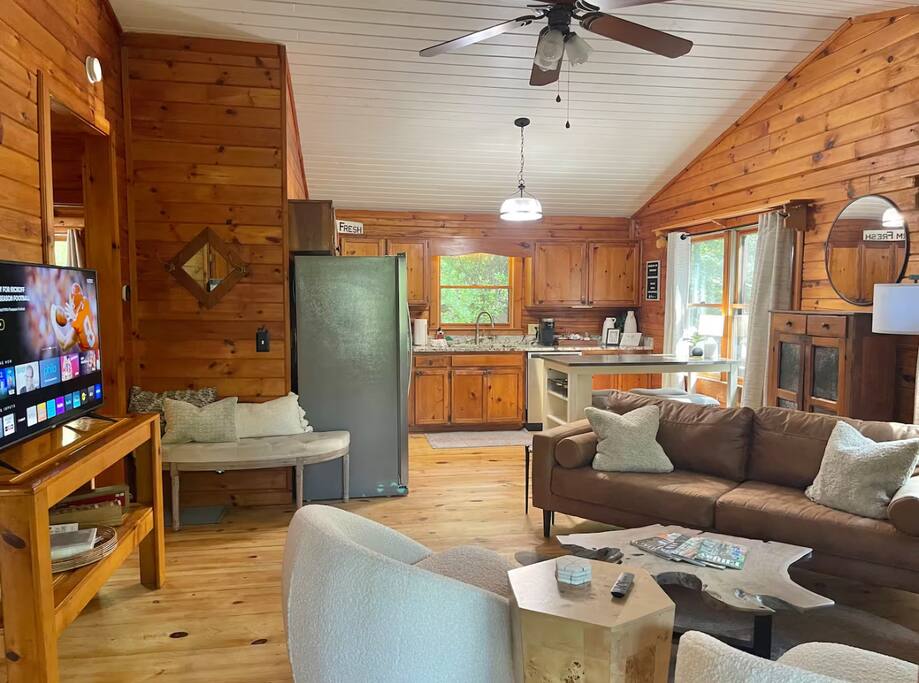 Dog Friendly -1BR w/ Bonus Room