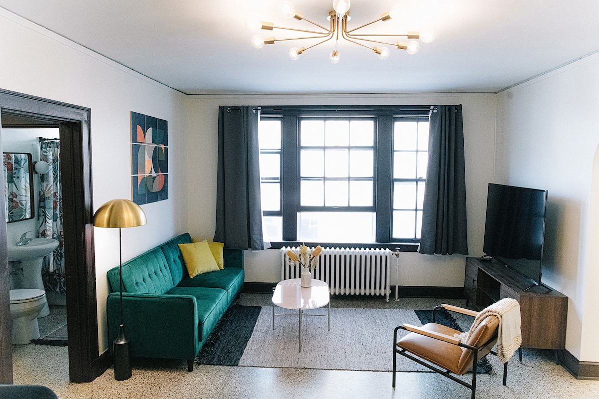Downtown Studio with Historic Elegance. Unit D