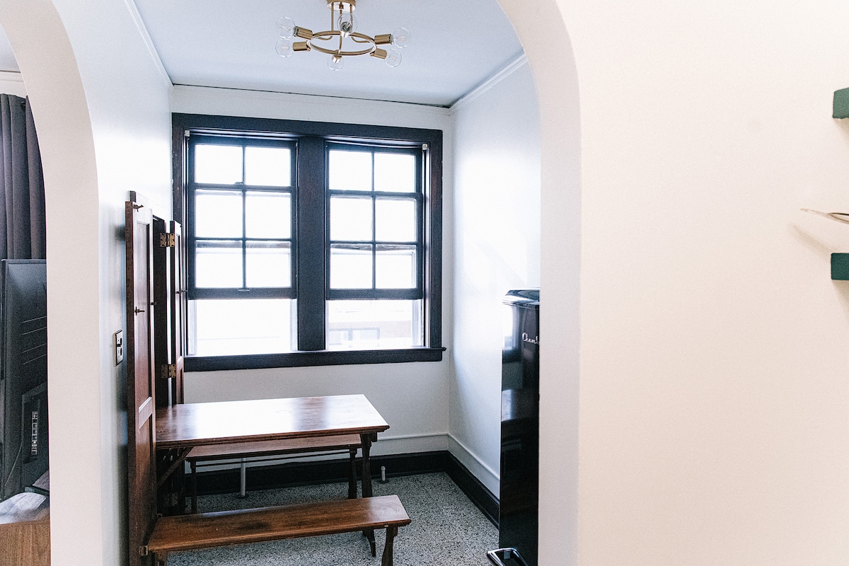 Downtown Studio with Historic Elegance. Unit D