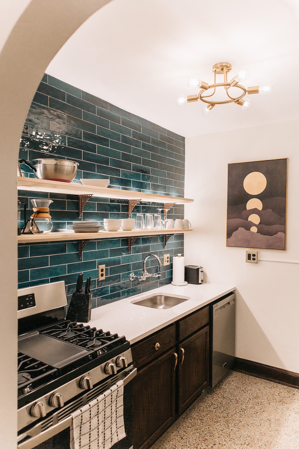 Downtown Studio with Historic Elegance. Unit D