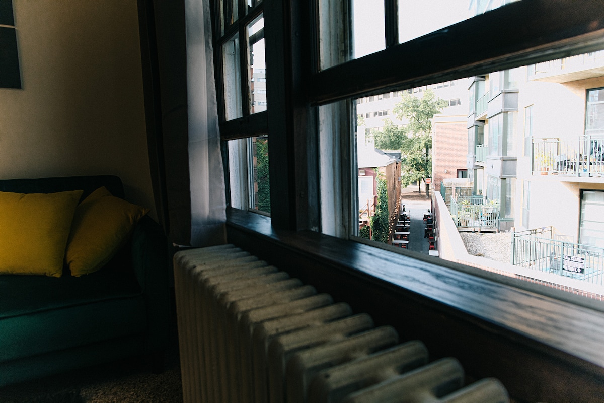 Downtown Studio with Historic Elegance. Unit D