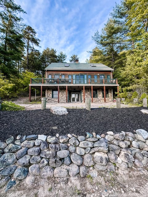 Lakefront Retreat w/ Hot Tub| Views| Dock| Kayaks