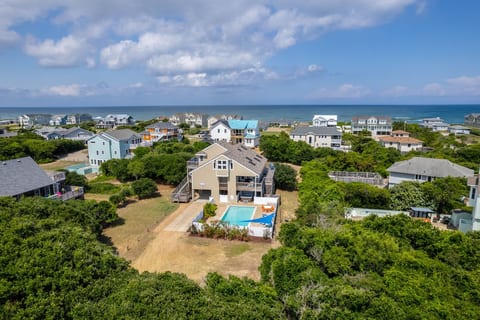 Sea Rest: Large Pool, Hot Tub, 3rd house to Beach!