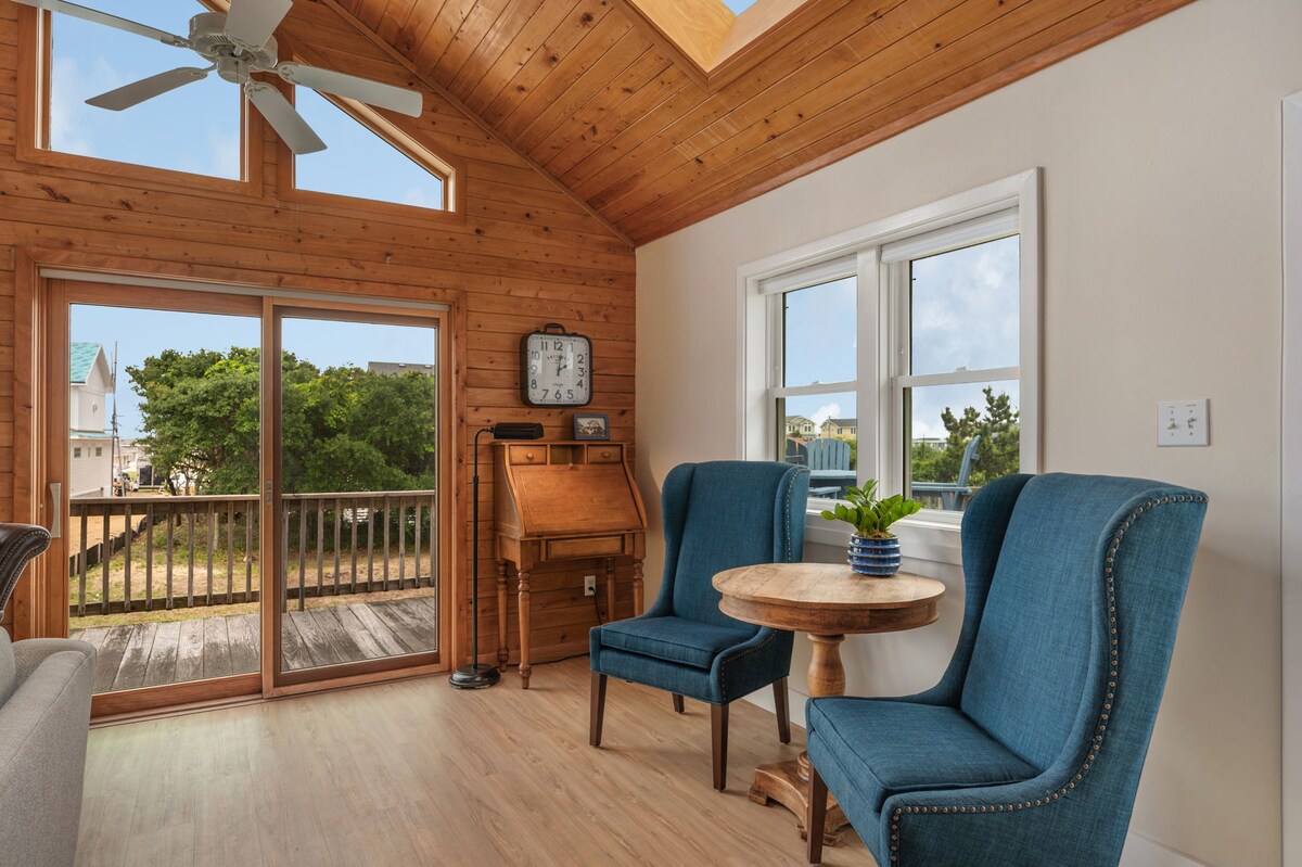 Sea Rest: Large Pool, Hot Tub, 3rd house to Beach!