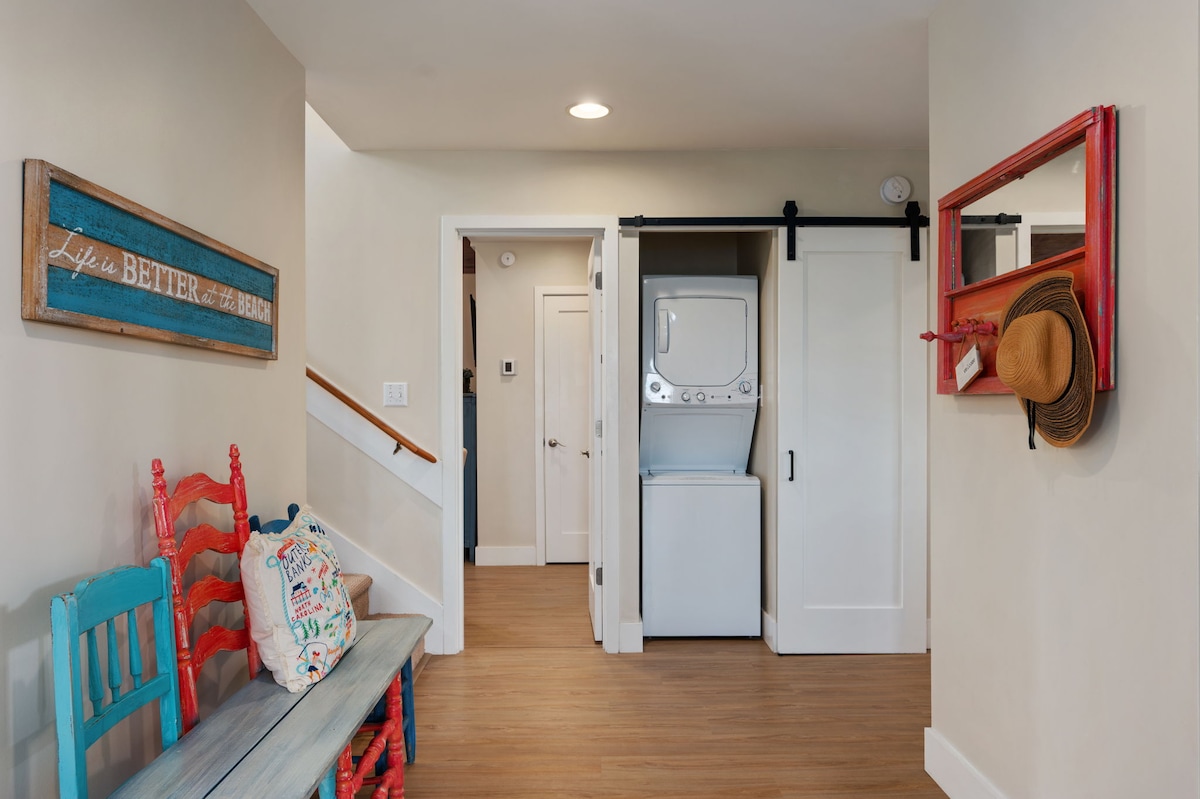 Sea Rest: Large Pool, Hot Tub, 3rd house to Beach!