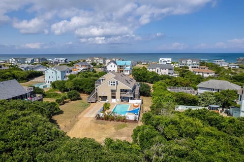 Sea Rest: Large Pool, Hot Tub, 3rd house to Beach! image 4